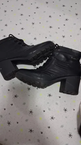 Bota número 38 semi nova