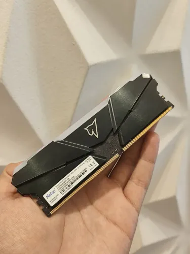 Memória RAM Netac Shadow RGB 8gb 3200Mhz