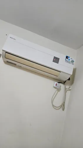 Vendo ar-condicionado 9.000 BTUs, funcionando perfeitamente, gelando muito bem.<br><br>300,00