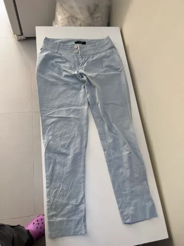 Calça azul claro elegante