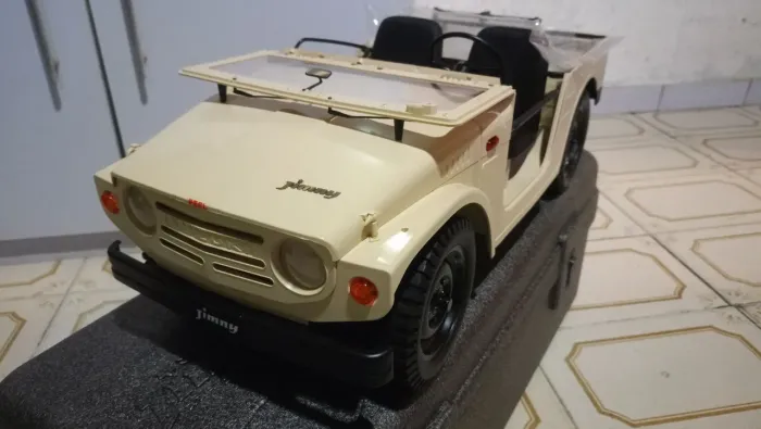 Automodelo Suzuki Jimmy escala 1/6