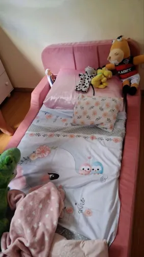 Mini cama montessoriana rosa