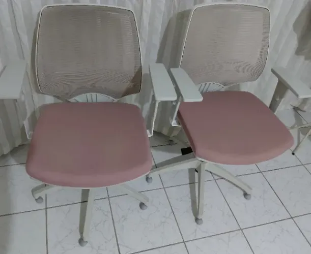 2 cadeiras de escritório Marelli ergonômica, mecanismo relax, regula altura e braços