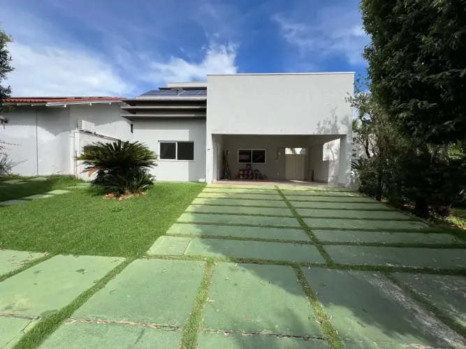 Sobrado LOCAÇÃO com 220m2 com 4 suítes/4 vagas garagem/Cond. Altos Jardim Itália-Cuiabá