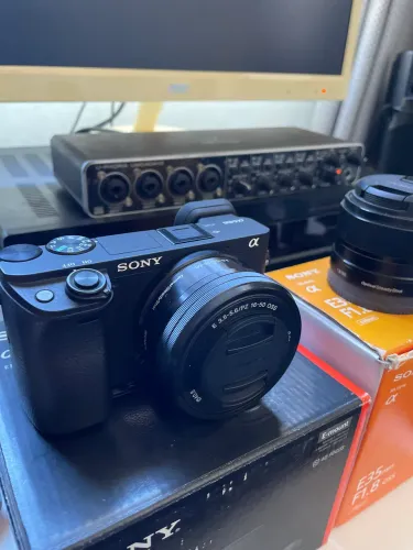 Câmera Sony A6400 + acessórios 