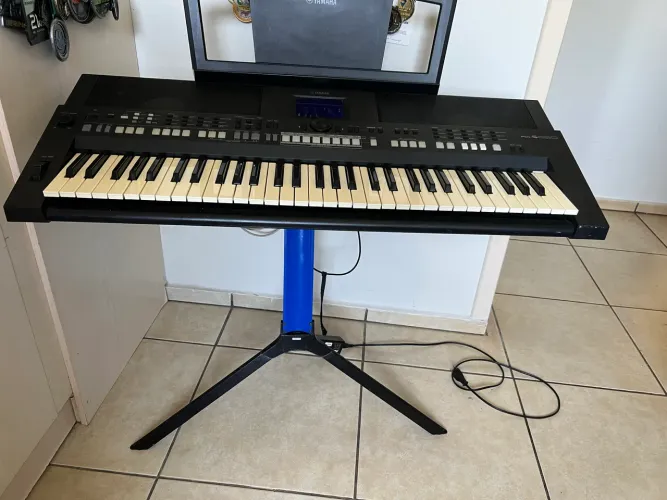 Teclado Yamaha PSR S 650 + Suporte + Capa