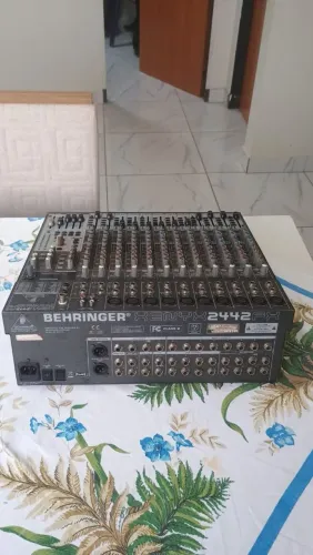 Mesa Behringer 2442