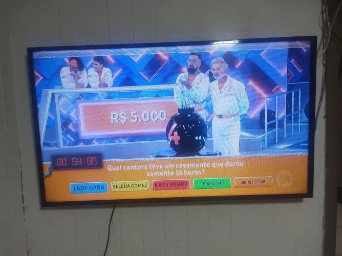Tv 49 Samsung led  ( retirar peças) tela está fechando