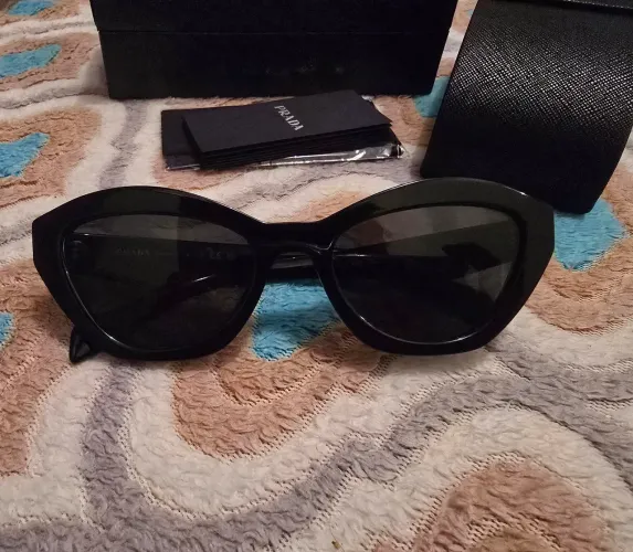 Óculos de sol feminino Prada
