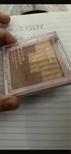 Doação maquiagens novas porém QUEBRADAS!