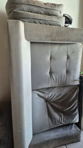 Sofá cama usado. Bom estado