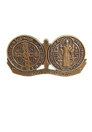 Adorno de mesa Medalha de São Bento em metal premium com acabamento Ouro Velho