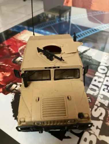 Carro militar escala 1.:124