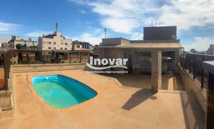 Cobertura com aprox 217 m2 total, 3 quartos com 1 suíte, 2 vagas, piscina e saúna, proximo