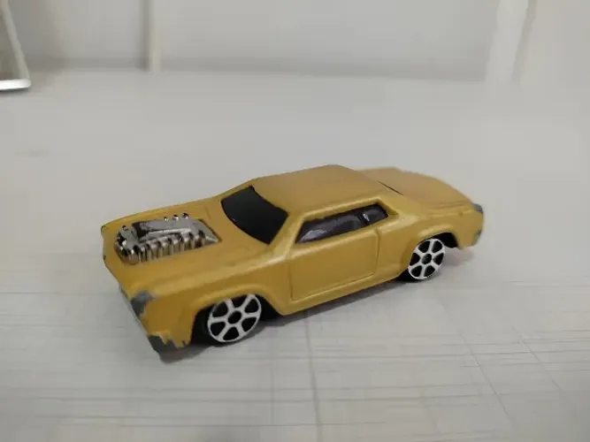 Miniatura Rosewood Maisto 1:64 (restauro) Amarelo