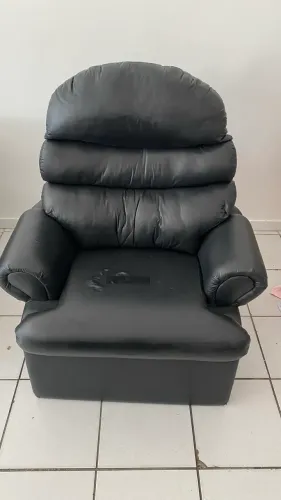 Poltrona Reclinável Preta - Seminova, em Courino