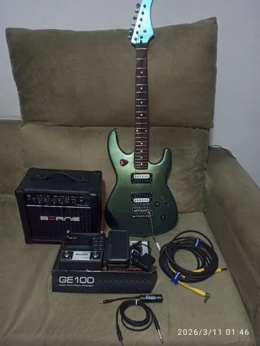 Guitarra Waldman (personalizada) + Pedaleira Mooer + caixa Amp. + Cabos 1° linha + brinde 