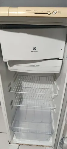 GELADEIRA 240 LT