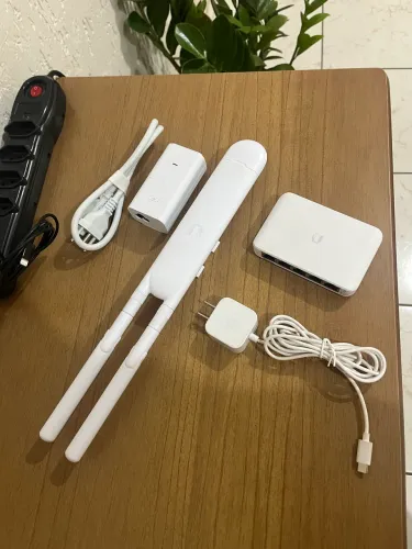 Kit UniFi Completo - Switch Flex Mini + Access Point UAP-AC-M