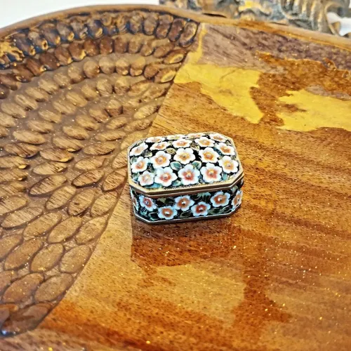 Mini caixa em metal
