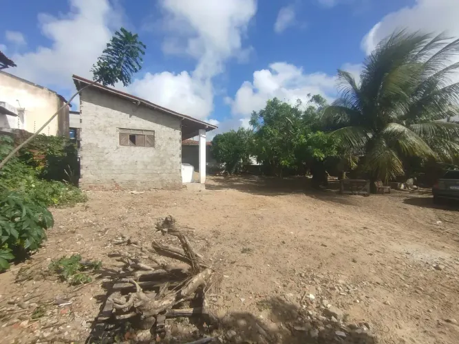 OPORTUNIDADE! VENDO TERRENO COM ALGUMAS EDIFICAÇÕES, NA AVENIDA 6, NO ALECRIM, VALOR DE 11