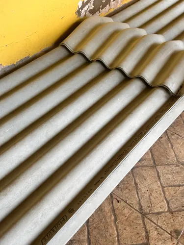 Vende-se telhas e cumeeiras