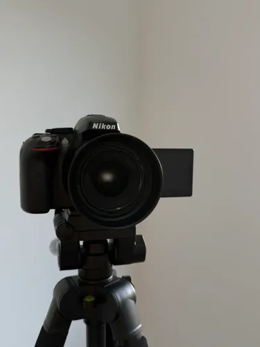Kit Profissional Nikon D5300 + LED + Lapela + Tripés