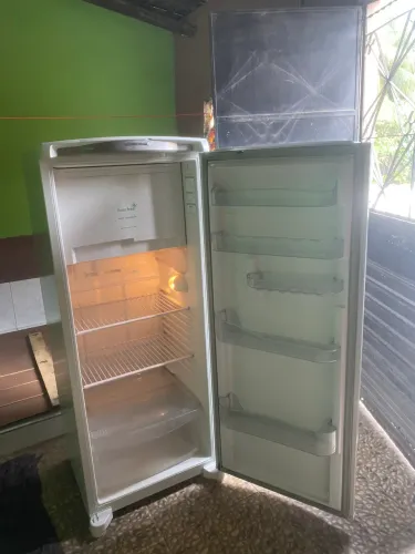 Geladeira cônsul gelo seco