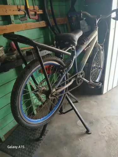 Vendo bicicleta aro 20 completa.