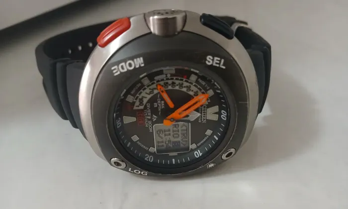 Relógio raro original CITIZEN PROMASTER AQUALAND MEIA LUA TITANIUM DIVERS 200m