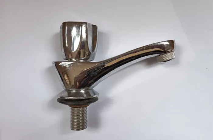 Torneira Antiga ,peça original-sem uso
