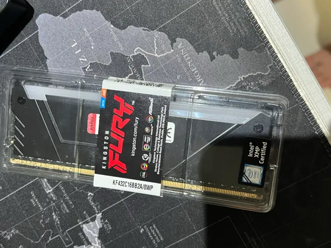 MEMÓRIA RAM FURY 8GB DDR4 RGB