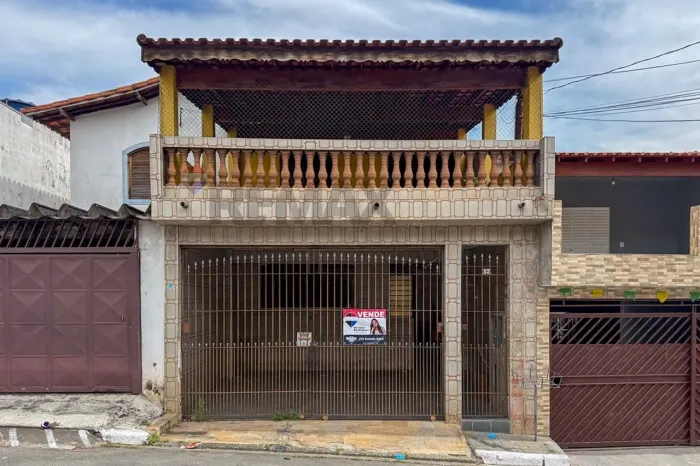 Casa com edícula nos fundos, churrasqueira, 3 quartos, 2 vagas no Capão Redondo São Paulo