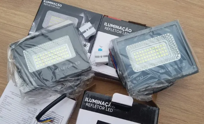 Kit 4 Refletor LED 300W 110/220V IP67 Área Externa Bivolt 6500k Luz Branca Fria [NOVOS]