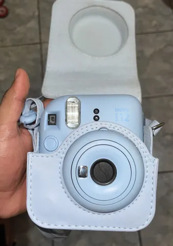 Câmera Instax Mini 12 Fujifilm + Bolsa - R$ 400