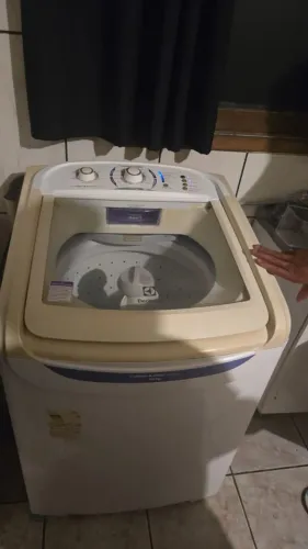 Vende-se máquina de lavar de 14 kg e uma mini cama infantil