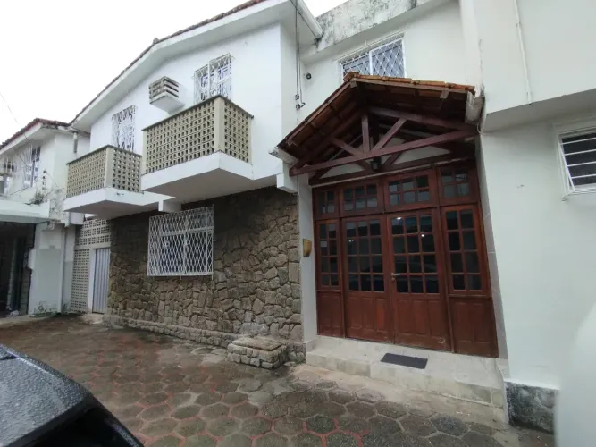 CASA DUPLEX 4 QUARTOS - ALUGUEL -  EXCELENTE LOCALIZAÇÃO - MASSANGANA.