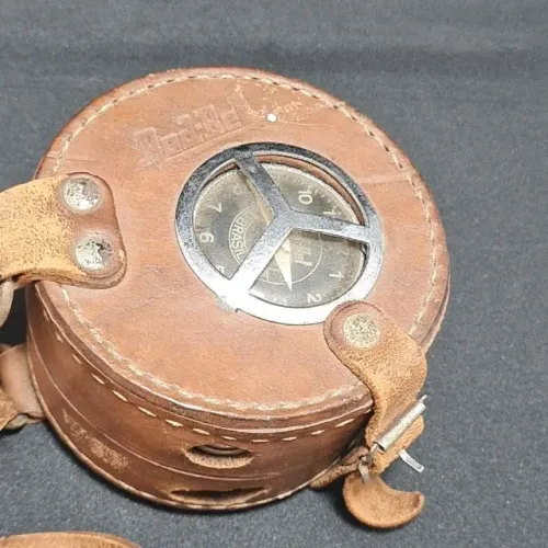 Antigo relógio de ponto de vigia da marca Obrasileira, utilizado para controle de ronda. R