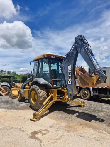 Retro escavadeira John Deere 310k