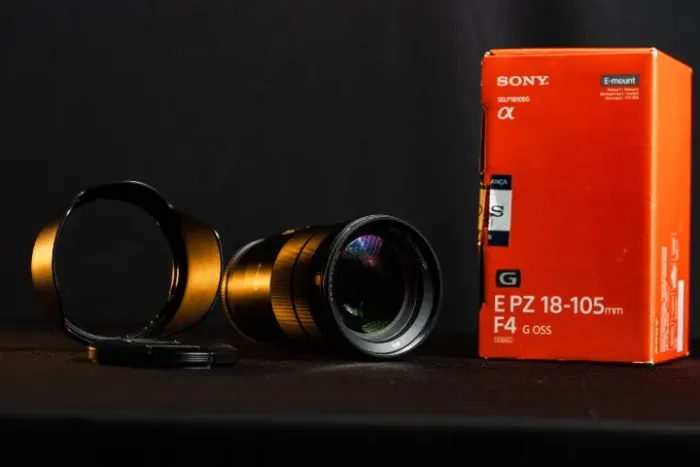 Lente Sony APSC 18-105 F4 - muito nova com cx e manual