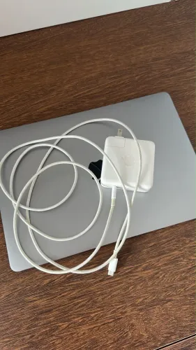 Vendo Macbook Pro 2019 touch bar