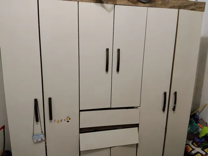 Guarda roupa 6 portas