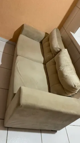 Sofá bege 4 lugares