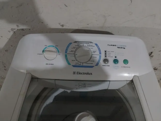 Máquina de lavar roupa Electrolux 12 kilos 