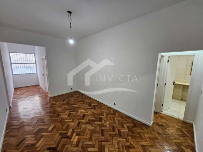 Oportunidade de 2 quartos com dependência muito bem localizado em Ipanema