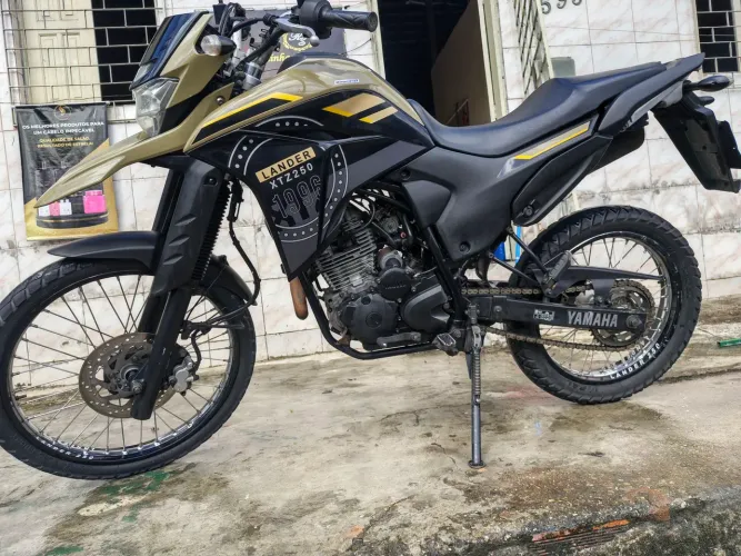 Lander 250 2023 toda original vendo