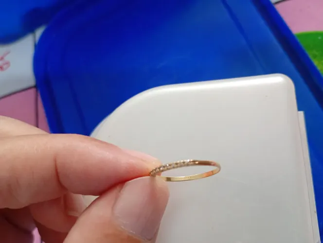 Anel meia aliança de brilhantes , ouro 750k aro 19
