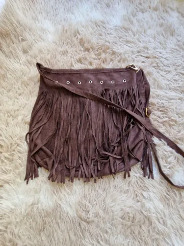 Bolsa tiracolo em camurça com franjas