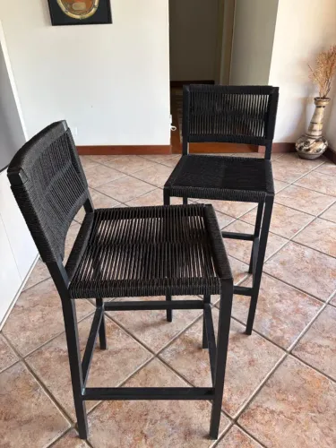 Banquetas altas modernas preta (par)