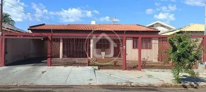 CASA COM 3 QUARTOS EM TERRENO DE 600 M².